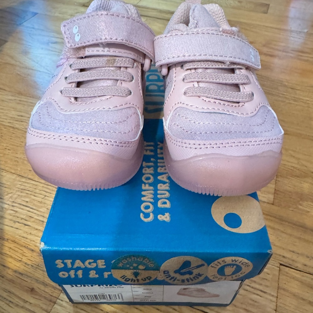 Surprize by Stride Rite toddler size 4 shoes. Light up, brand new.